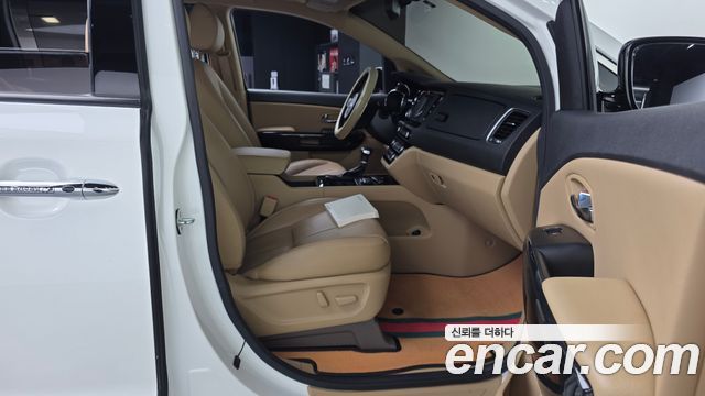 Kia Canival 2018 — photo 11