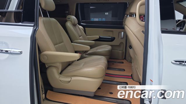 Kia Canival 2018 — photo 12