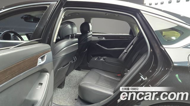 Genesis G80 2018 — photo 18