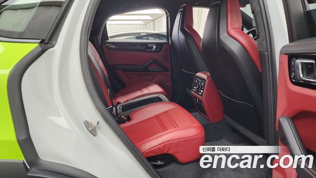 Porsche Cayenne 2022 — photo 18