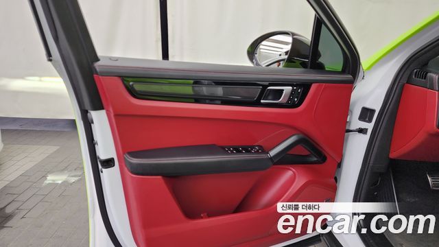Porsche Cayenne 2022 — photo 14