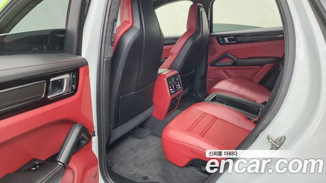 Porsche Cayenne 2022 — photo 16