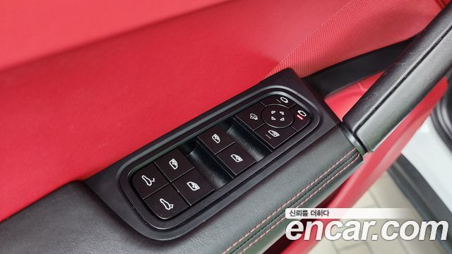 Porsche Cayenne 2022 — photo 28