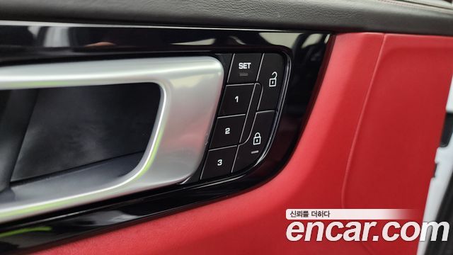 Porsche Cayenne 2022 — photo 29