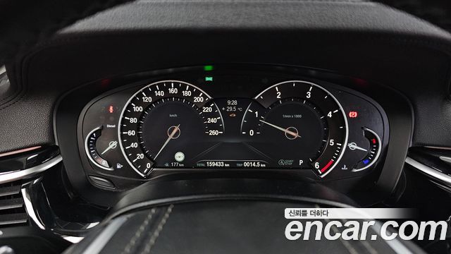 BMW 5-Series 2018 — photo 8
