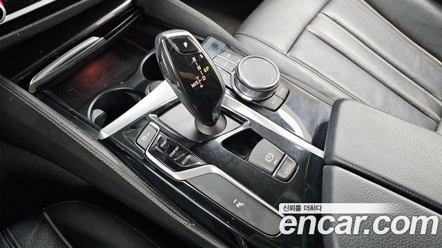 BMW 5-Series 2018 — photo 9