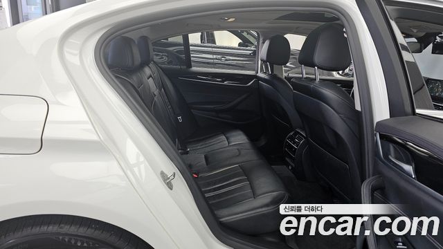 BMW 5-Series 2018 — photo 12