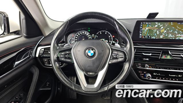 BMW 5-Series 2018 — photo 13