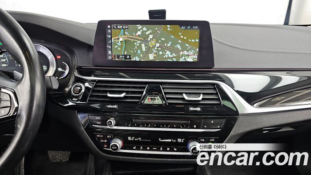 BMW 5-Series 2018 — photo 14