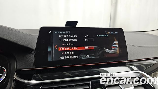 BMW 5-Series 2018 — photo 16