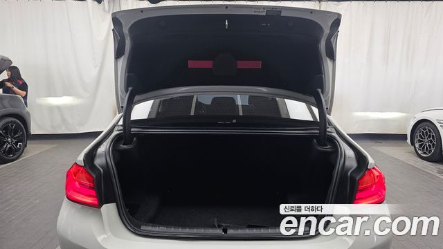 BMW 5-Series 2018 — photo 20
