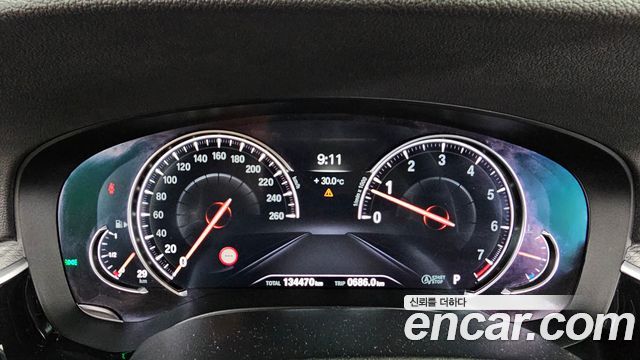 BMW 5-Series 2018 — photo 11