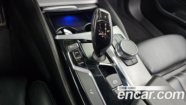 BMW 5-Series 2018 — photo 12