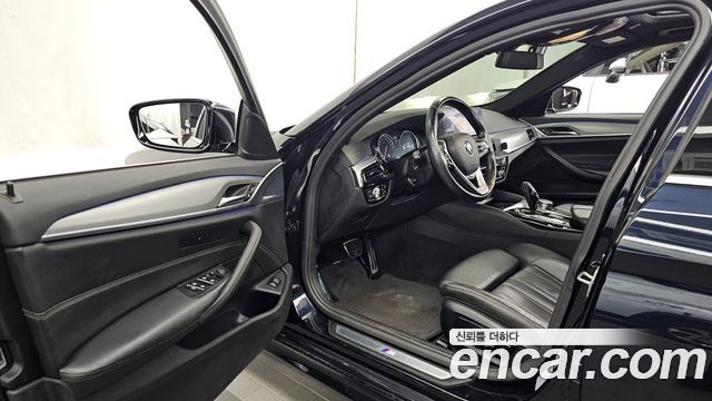 BMW 5-Series 2018 — photo 13
