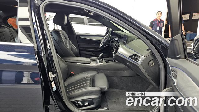 BMW 5-Series 2018 — photo 17