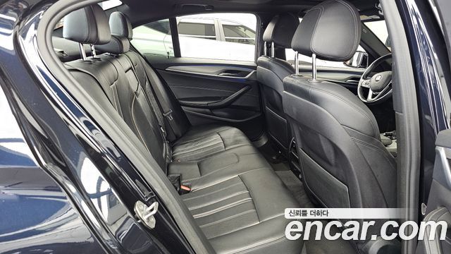 BMW 5-Series 2018 — photo 18