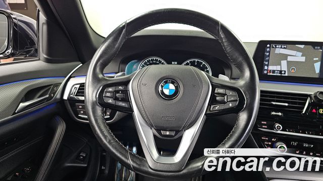 BMW 5-Series 2018 — photo 19