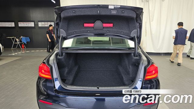 BMW 5-Series 2018 — photo 26