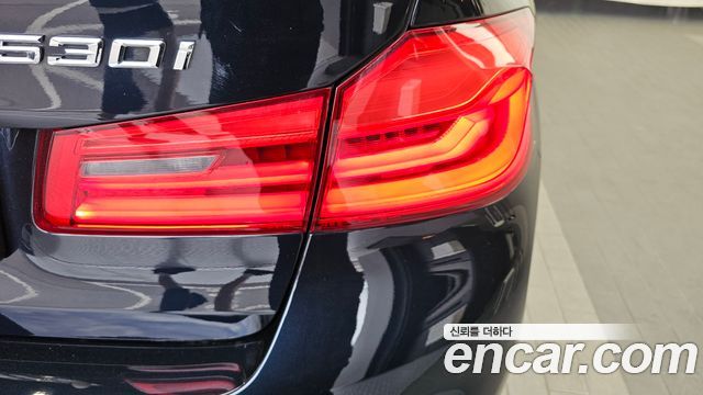 BMW 5-Series 2018 — photo 9