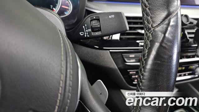 BMW 5-Series 2018 — photo 28