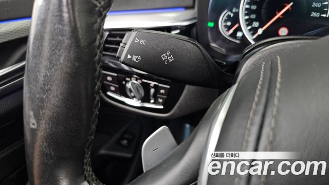 BMW 5-Series 2018 — photo 30