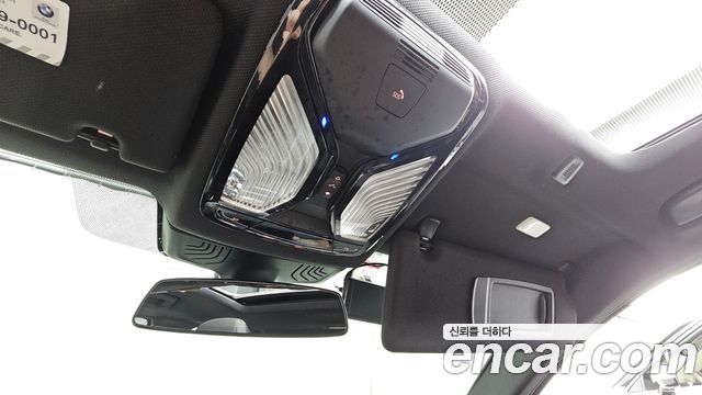 BMW 5-Series 2018 — photo 31