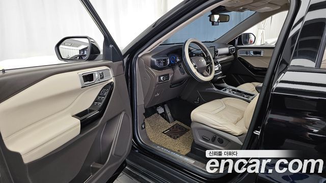 Ford Explorer 2021 — photo 13