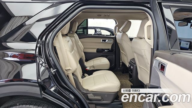 Ford Explorer 2021 — photo 18