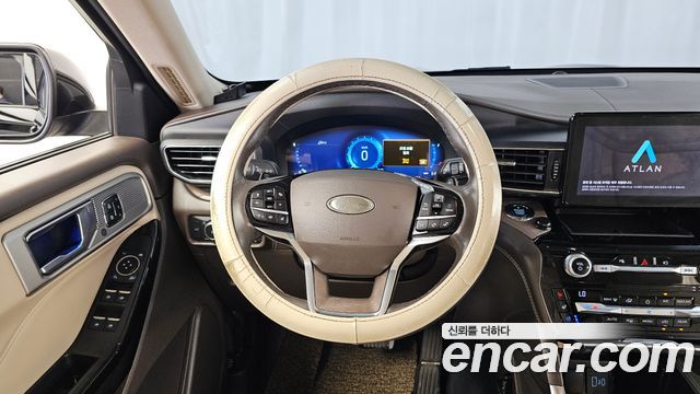 Ford Explorer 2021 — photo 19