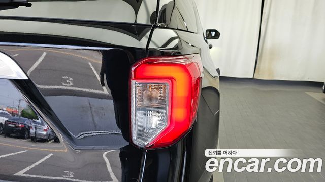 Ford Explorer 2021 — photo 9