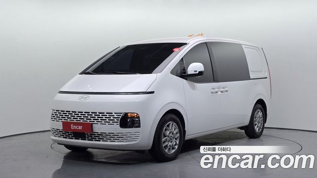 Hyundai Staria 2025 — photo 1