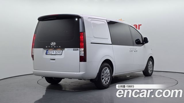 Hyundai Staria 2025 — photo 2