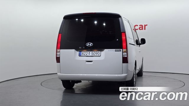 Hyundai Staria 2025 — photo 4
