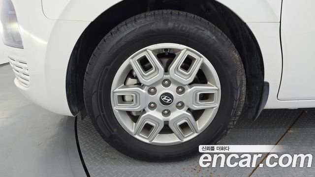 Hyundai Staria 2025 — photo 5