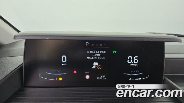 Hyundai Staria 2025 — photo 8