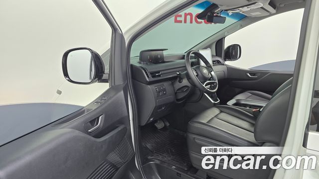 Hyundai Staria 2025 — photo 10
