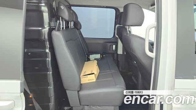 Hyundai Staria 2025 — photo 11