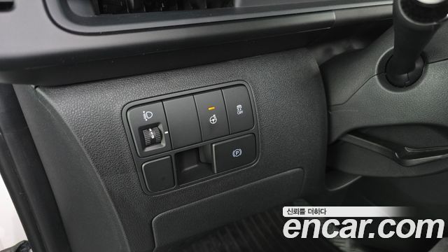 Hyundai Staria 2025 — photo 16