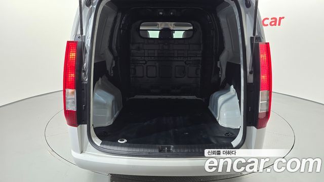 Hyundai Staria 2025 — photo 17