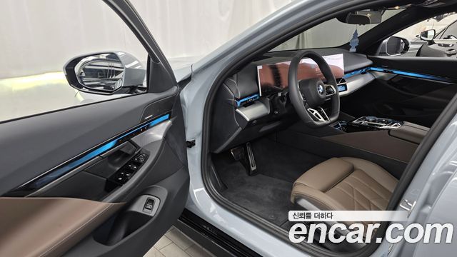 BMW 5-Series 2026 — photo 12
