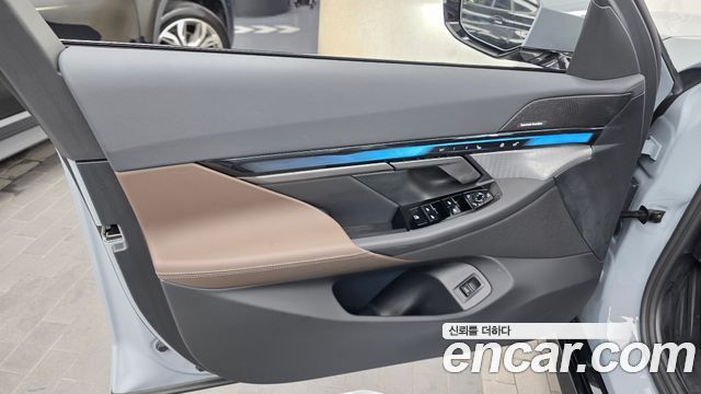 BMW 5-Series 2026 — photo 13