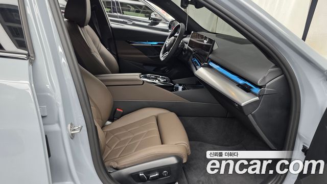 BMW 5-Series 2026 — photo 15