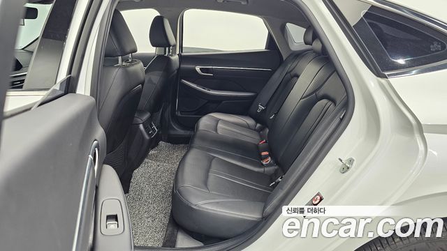 Hyundai Sonata 2022 — photo 17