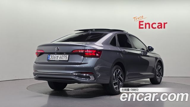 Volkswagen Jetta 2023 — photo 2
