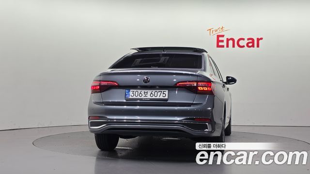 Volkswagen Jetta 2023 — photo 4