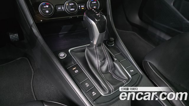Volkswagen Jetta 2023 — photo 12