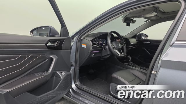 Volkswagen Jetta 2023 — photo 13