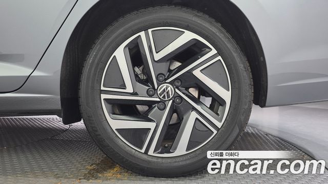Volkswagen Jetta 2023 — photo 7
