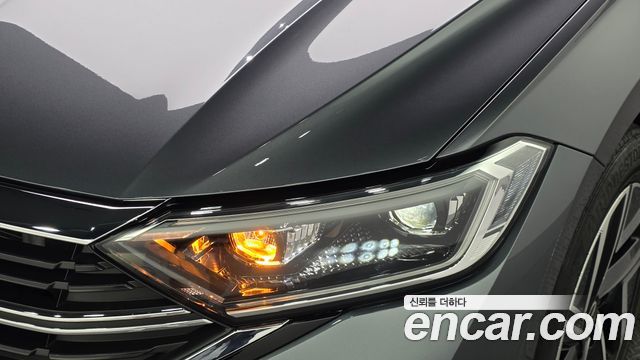 Volkswagen Jetta 2023 — photo 8