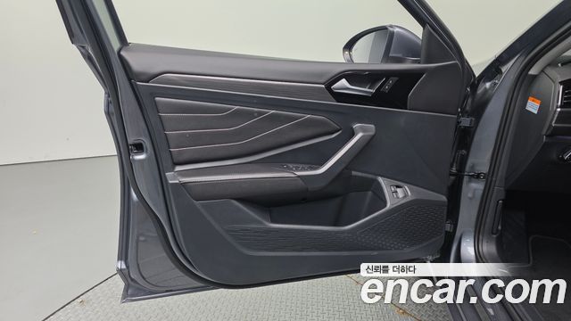 Volkswagen Jetta 2023 — photo 14